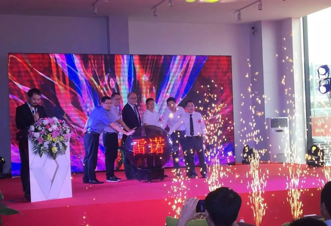 绵阳亚美AM8AG官网春风雷诺4S店盛大开业4.jpg